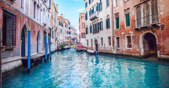 coronavirus-en-italie-les-canaux-de-venise-redeviennent-limpides-une